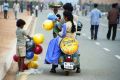 8 Balloon Boy in Delhi T